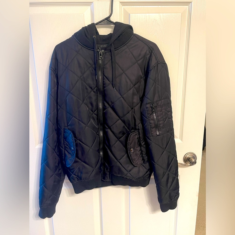 Mens quilted bomber style jacket ! Size large , runs small !